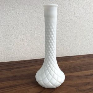 🔻🔻🔻Vintage hoosier diamond cut milk glass flower vase